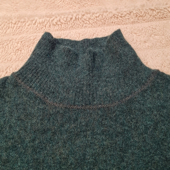 Green Teal Turtleneck Long Sleeve Size S - Picture 2 of 9